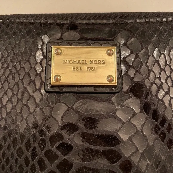 MICHAEL KORS snake skin wristlet - Picture 2 of 4